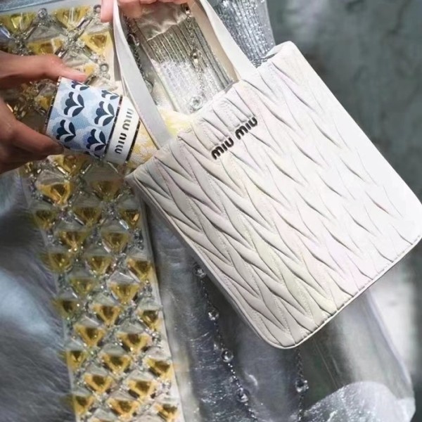 ✨미우미우 여성 화이트 핸드백 - Miumiu Womens White Hand Bag - miu278x