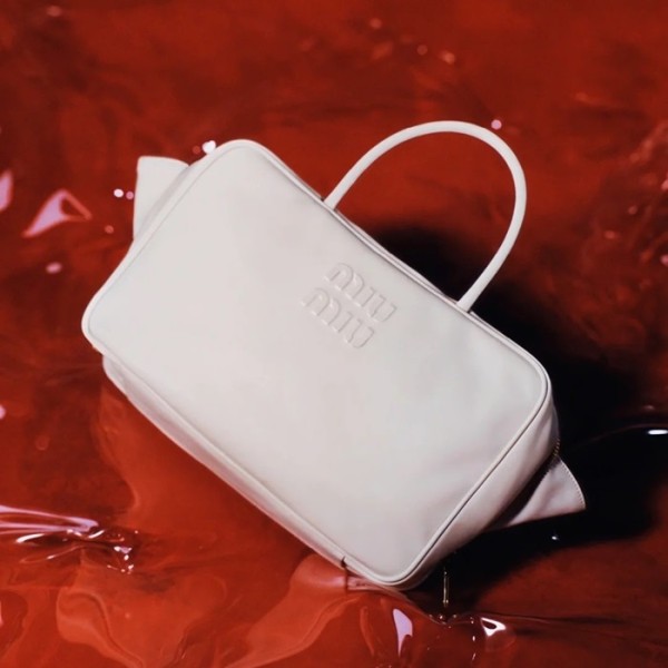 ✨미우미우 여성 화이트 토트백 - Miumiu Womens White Tote Bag - miu289x