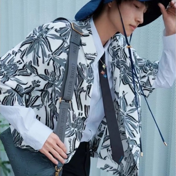 ✨루이비통 남성 블랙 반팔 셔츠 - Louis vuitton Mens Black Short sleeved T-shirts - lv513x