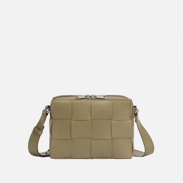 ✨보테가베네타 남성 카프스킨 카세트 카메라백 【매장-340만원대】 - Bottega Veneta Mens Beige Cross Bag - bv119x
