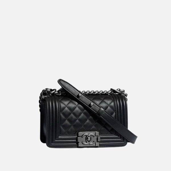 ✨샤넬 여성 카프스킨 보이백 은장 【매장-1000만원대】 - Chanel Womens Black Boy Bag - ch506x