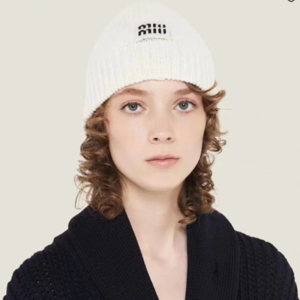 ✨미우미우 여성 화이트 비니 - Miumiu Womens White Beanie - miu323x