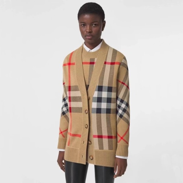 ✨버버리 여성 브이넥 베이지 가디건 - Burberry Womens Beige Cardigan - bu361x