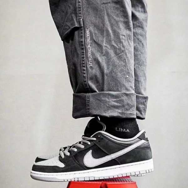 ✨나이키 남/녀 블랙 스니커즈 - Nike SB Dunk Low Unisex Sneakers - nis479x