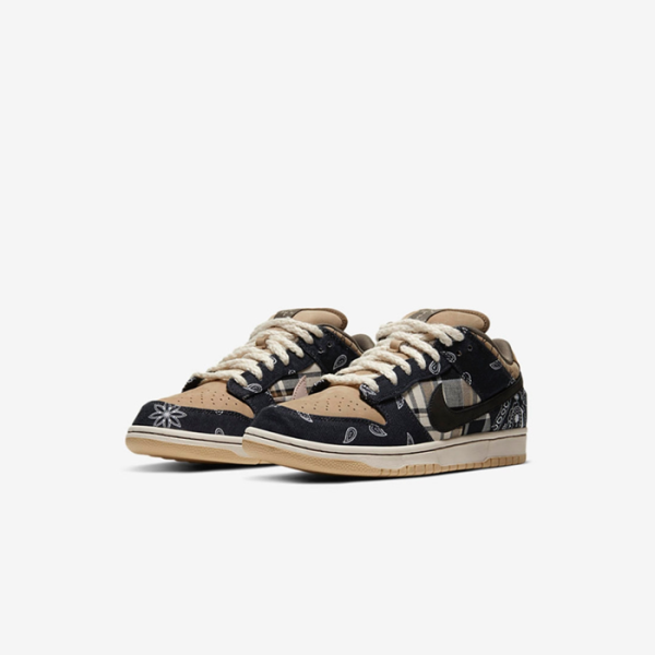 ✨트래비스 스캇 x 나이키SB 덩크로우 CT5053-001【매장】- 리셀가 150만원대 - Travis Scott x Nike SB Dunk Low - nis1576x