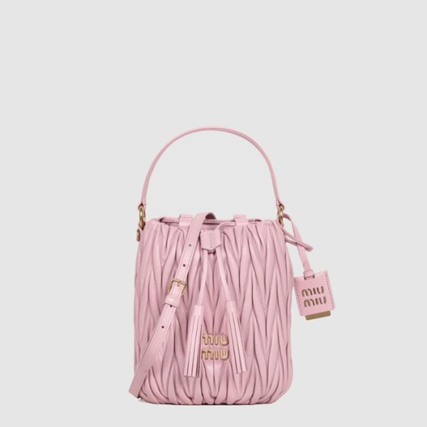 ✨미우미우 여성 마테라쎄 버킷백 - Miumiu Womens Matelasse Bucket Bag - mib12053x